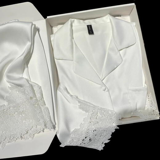 Xiangyaxin Valentinstag Geschenke an die besten Freunde der Mädchen praktische Nische High-End-Sense Eisseide Pyjamas an Freundin Geschenke an Freundin Geschenke an Frau 13533 Blaue Geschenkbox m