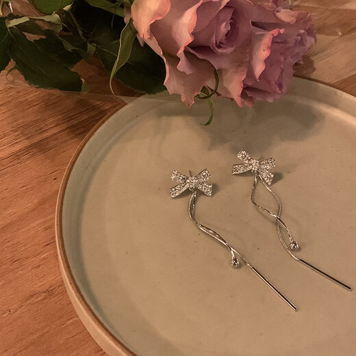 Nianfu ear clip earrings for women without pierced ears, new style, autumn and winter simple design, retro earrings, mid-autumn gifts for girls, triangular ear clip, French bow