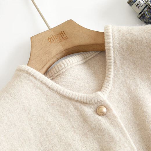 She pool single breasted vest 2025 autumn new women's round neck sleeveless knitted vest simple vest