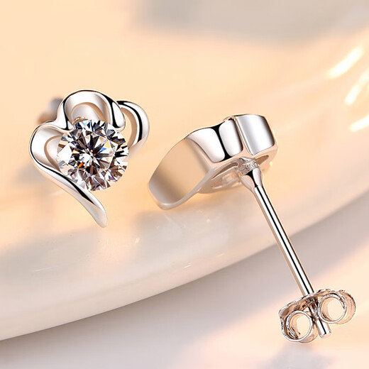 Pt950 platinum earrings, Korean style earrings for women, fashionable and creative micro-embellished heart-shaped gifts for girlfriends on Chinese Valentine's Day, light luxury love earrings