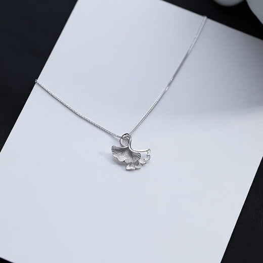 Necklace for women, summer fairy style, versatile, light luxury niche 2025 new simple design clavicle chain M1342 [Ginkgo leaf necklace]