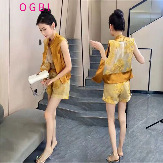 Ogbi Style chinois et NOBLE Fashion Costume pour les femmes 2025 Été Nouveau style couteaux à manches d'épissage bouton de gisement