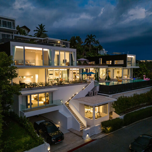 Yamu luxury hotel accommodation in Phuket includes airport pick-up, sea view pool B&B resort check-in villa recommended 4 days and 3 nights yamu luxury sea view villa