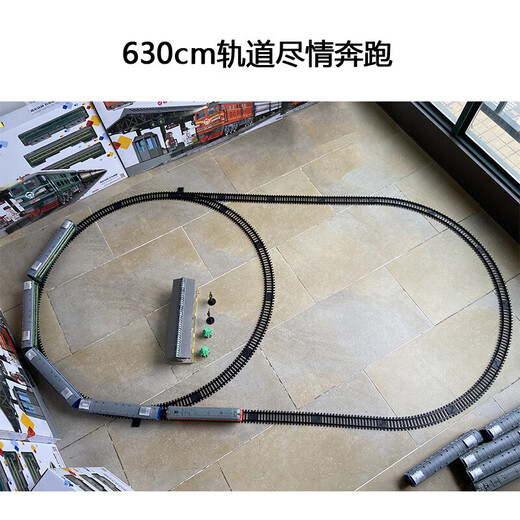 Aole télécommande train électrique jouet modèle piste ensemble cuir vert Dongfeng 4B moteur à combustion interne ouverture de porte avec lumière cadeau d'anniversaire télécommande cuir vert + 3 wagons verts + plate-forme + piste ensemble de batterie rechargeable