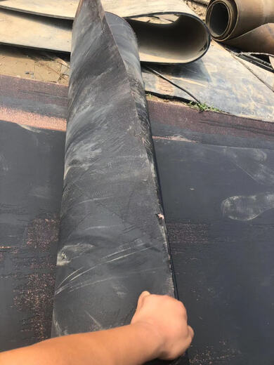 Old nylon conveyor belt cattle and sheep trough rubber plate paving car bottom wear-resistant rubber mat workshop floor flat steel wire 1.15 meters wide (68 thick) price per meter