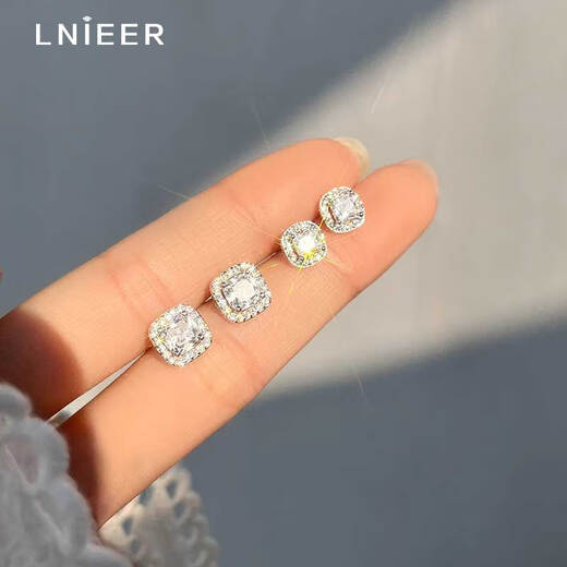 LnieerS925 silver sugar cube earrings for women 2025 new popular niche design light luxury earrings high-end autumn and winter earrings S925 silver sugar cube earrings (small size)