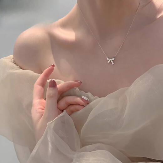 Guanpu Pavilion Fat Donglai's same style pt950 platinum bow necklace PT950 diamond women's light luxury niche platinum clavicle chain platinum bow necklace