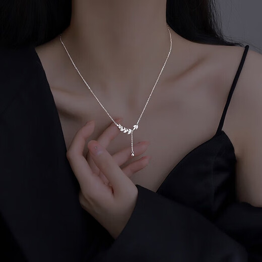 Chow Tai Fook safe and sound PT950 platinum necklace for women new platinum clavicle chain light luxury niche birthday luxury niche birthday luxury niche birthday