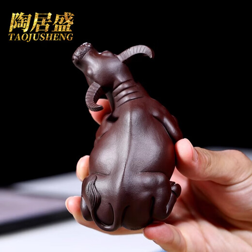 Tao Jusheng's purple sand tea petting cow ornaments can be raised by the famous artist Chen Hongjun. Fully handmade bull-like tea play. Boutique buffalo tea play. Hand-made works by Chen Hongjun.