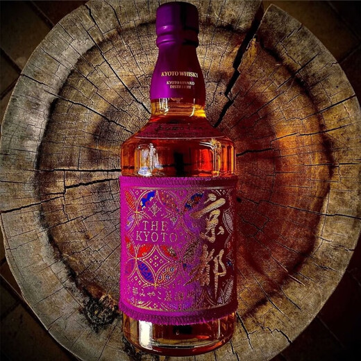 Kyoto [Gold Award for Spirits in International Competition] Japanese imported West Maria blended whiskey, foreign wine, New Year's goods, gold medal] Purple bottle West Maria mixed malt whiskey