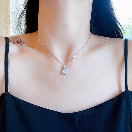 Shiyi PT950 pure platinum inlaid with moissanite imported from the United States, four-claw princess clavicle chain single pendant for women, trendy platinum square 80-cent single pendant