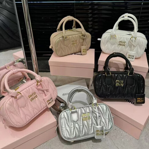 LZJVmiumiu Sac pour Femme Nouveau Style Sac pour Femme plissé Bowling Mode Portable Boston épaule bandoulière Oreiller Petit Blanc (Emballage de boîte Cadeau)