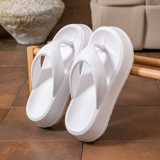 She enjoys flip flops for women wearing thick sole stomp and foot-sliding on the outside and beach shoes TQ723 Black 36/37