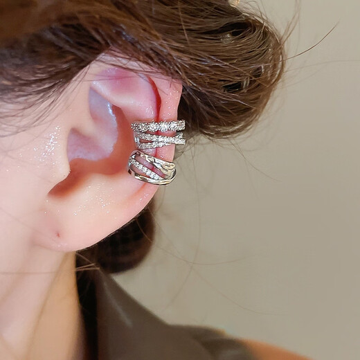 Platinum multi-layered ear cuffs, light luxury, super beautiful, high-end, cold style ear cuffs for women without pierced ears, rhinestone earrings, silver zircon ear cuffs (two)