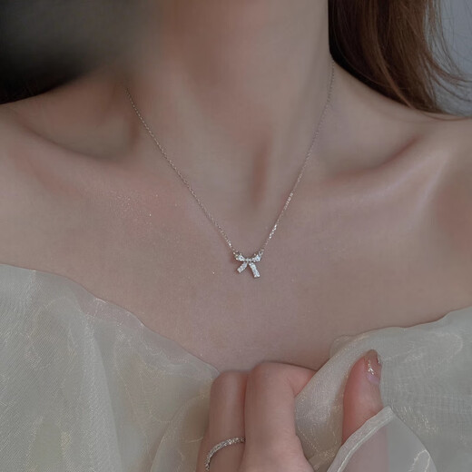 Guanpu Pavilion Fat Donglai's same style pt950 platinum bow necklace PT950 diamond women's light luxury niche platinum clavicle chain platinum bow necklace