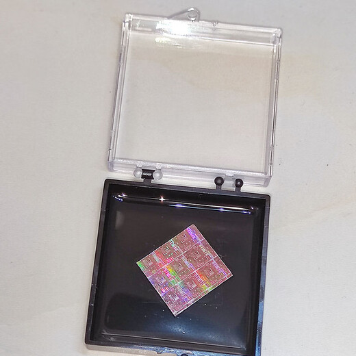 
Chip storage box High elastic membrane box Sample chip box Self-adsorbent rubber box Device storage box Silicon wafer 12127 (no grid) 127*127*27mm Silent
