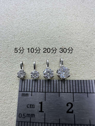 Shiyi pure 18k gold stone small pendant 5 points-10 points small round accessories Au750 gold with gold and 10 points diamond 18k yellow pendant (1 piece)