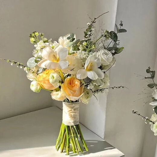 帝兰慕婚礼手捧花新娘手捧结婚出片郁金香领证仿真花拍照道具七夕 香槟混搭白玫瑰