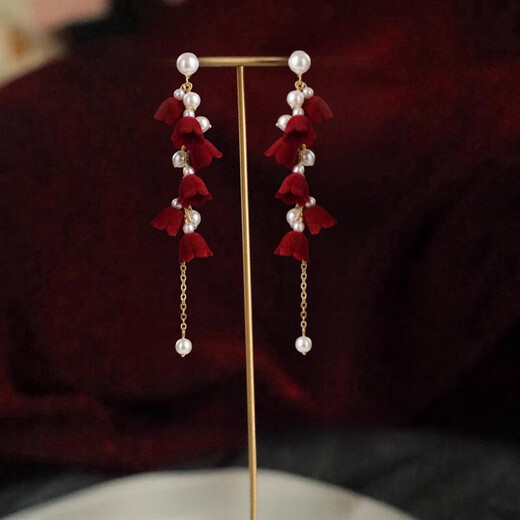 Mr. Ouyang autumn and winter red velvet rose earrings for women French retro super fairy tassel earrings earrings without pierced ear clip earrings earrings 0004 A12-103