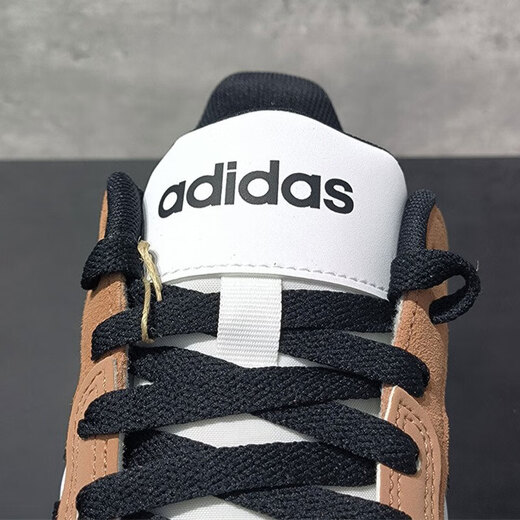 Adidas (adidas) Brettschuhe Herrenschuhe Frauenschuhe 2025 Sommer Neueinstieg Hochwertiges Paar Vielseitiges Low-Top-Sport-Casual-Schuhe JQ3923 Weiß/Schwarz/Earth Brown 43 (265 mm)