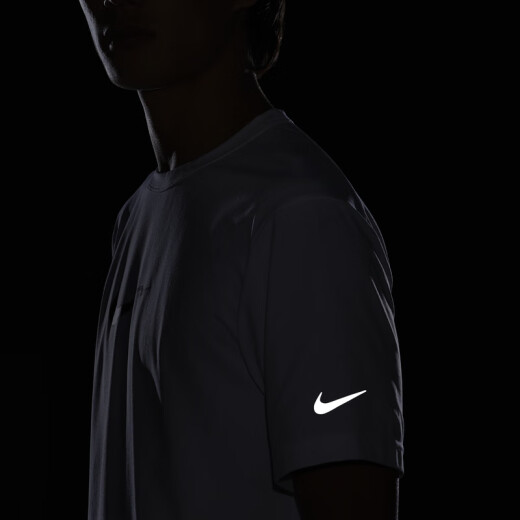 耐克（NIKE）官方HYVERSE DRI-FIT男子防晒速干短袖上衣夏季T恤HV4882 100白/鲜亮勃艮第酒红/银 M