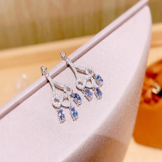 Shilian's new natural tanzanite stud earrings inlaid with s925 silver earrings, elegant women's earrings, versatile and fashionable, main stone 5*3mm