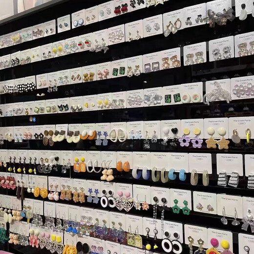 Collection of earrings, fashion hot style earrings, women's versatile earrings, high-end niche design earrings, temperament earrings, 3 pairs of earrings, random styles, no limit to picture style