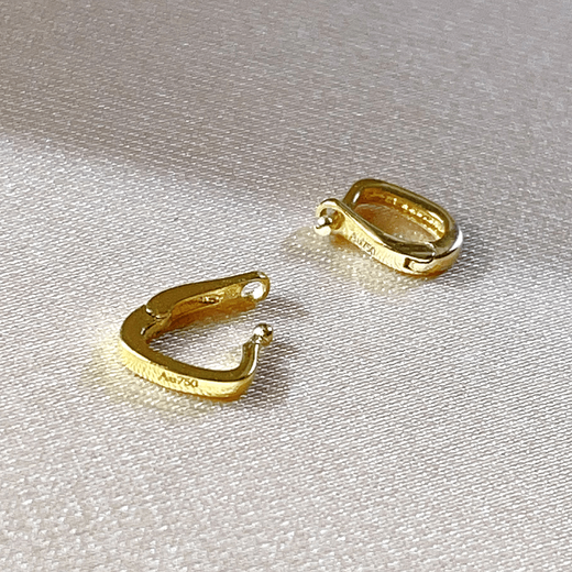 Yage 18k gold buckle eyelet savior buckle can be matched with any pendant au750 18k gold buckle head 18k yellow (length 7mm width 5mm) weighs about 0.18 grams