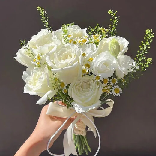 帝兰慕婚礼手捧花新娘手捧结婚出片郁金香领证仿真花拍照道具七夕 香槟混搭白玫瑰