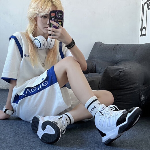 Nike (Nike) Официальная повседневная обувь женская обувь Новая летняя спортивная обувь Air Jordan Max Aura Xiaokang Баскетбольная обувь AQ9214-121 Черно-белый цвет соответствует 35,5