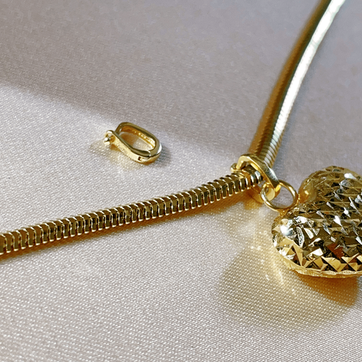 Yage 18k gold buckle eyelet savior buckle can be matched with any pendant au750 18k gold buckle head 18k yellow (length 7mm width 5mm) weighs about 0.18 grams