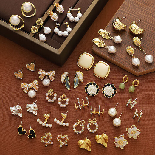 Collection of earrings, fashion hot style earrings, women's versatile earrings, high-end niche design earrings, temperament earrings, 3 pairs of earrings, random styles, no limit to picture style