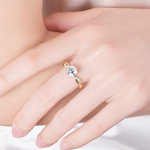 Zhongchi star cultured diamond ring for women 18K rose gold two-color IGI 1 carat artificial real diamond niche twisted arm diamond ring D VVS1/very slightly flawed Shanghai IGI certificate 3EX2