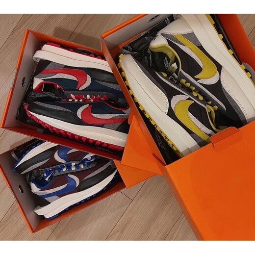 Nike (Nike) Sacai Undercover Takahashi Shield Co-marqué chaussures DJ4877-001-300-600 DJ4877-300 42 noir, bleu et rouge.
