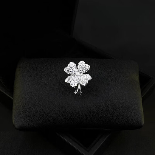 QUAMER zirconium exquisite four-leaf clover brooch men's and women's collar pin corsage clover pin suit sweater accessories bright silver