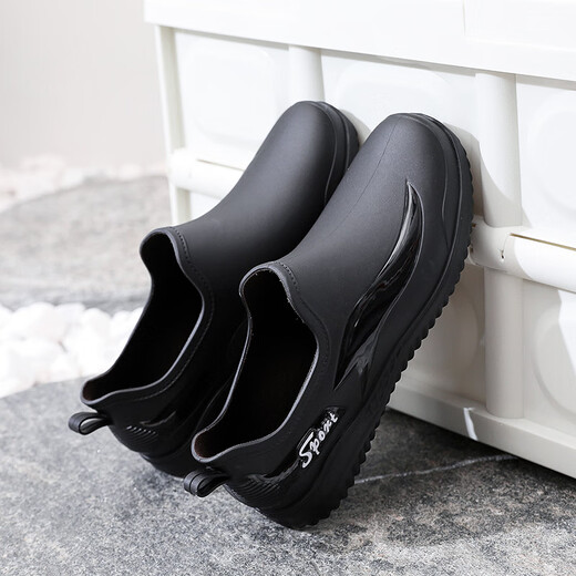 
Fashionable rain boots for men's short tube waterproof casual rain boots flat sole lightweight kitchen anti-slip rubber shoes thick sole water shoes work 309 black single shoes 40