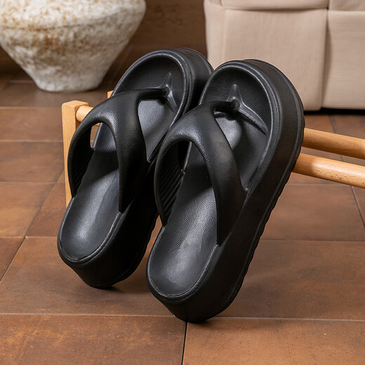 She enjoys flip flops for women wearing thick sole stomp and foot-sliding on the outside and beach shoes TQ723 Black 36/37