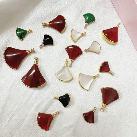 Mo Qianxue 18K gold mini skirt pendant rose gold colored gold gold clavicle necklace au750 small fan for women 18K gold rose gold (pendant + chain) red agate (large size)