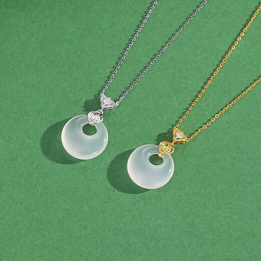 Zhou Taisheng's Ruyifu Brand Peace Buckle Necklace Chalcedony Pendant Silver Clavicle Chain as a Birthday Gift for Mom and Girlfriend