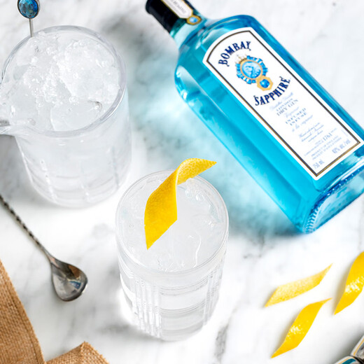 Mumbai Sapphire UK Gin Sapphire Gin Importé Vin étranger MUST HAUT 750 ML 1 BOUTEILLE MUMBAI SAPPHIRE GIN