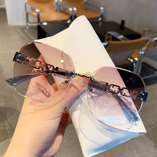 Essonio Light Luxury Brand Lunettes de soleil pour femmes Couleur de gradient sans cadre féminin Big Face vous fait paraître mince 2025 Nouveau UV Anti-ultraviolet Lunettes de soleil Black Gol