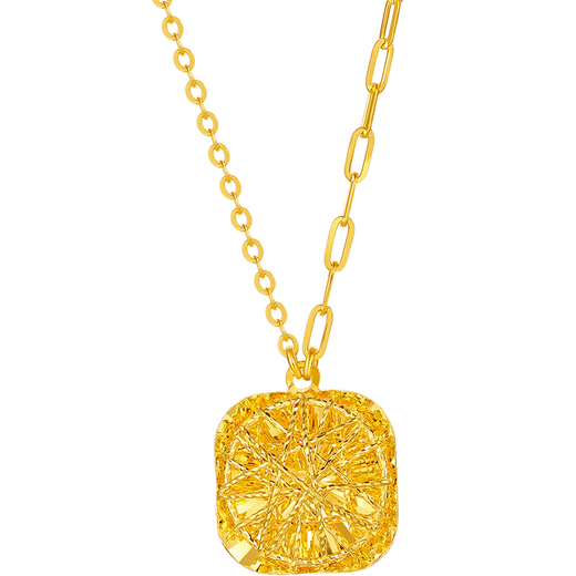 
Zhou Sai Fu's flashing sugar cube 5G craft gold necklace brushed pendant birthday gift price A0613172 about 4.12g