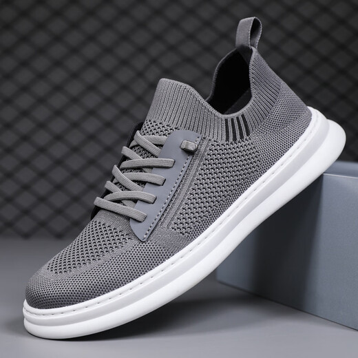 2025 Summer des chaussures de sport en maille volante respirante à la mode