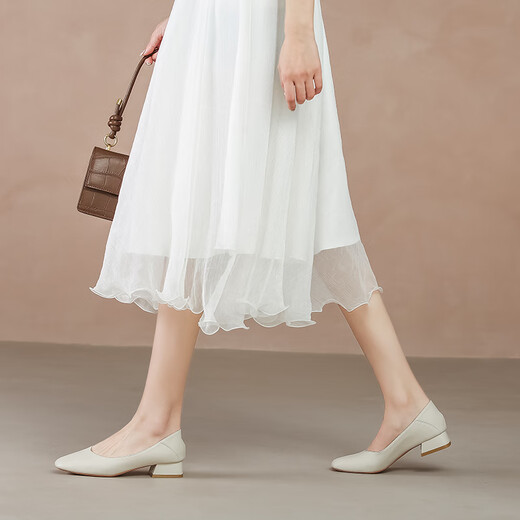 Belle nackte Farbe Schafsleder Oma Schuhe für Frauen Dicke Absätze 2024 Neue vielseitige quadratische Zehen