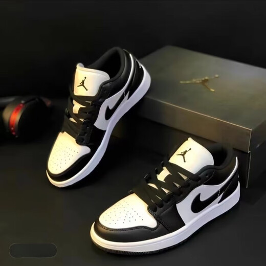 Nike Air Jordan 1 Schwarz-Weiß-Panda Schwulen Frauen komfortable und nicht gleitende AJ1-Paar-Sneaker offizielle authentische schwarze und weiße DC0774-101 35.5 Echte Garantien einer gefälschten Entschädigung für vier