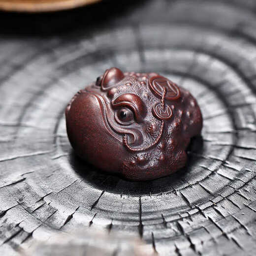 Fat Donglai's same tea pet purple sand creative ceramic tea ceremony fully handmade lotus red toad tea toy with personality red ground wrapped golden toad