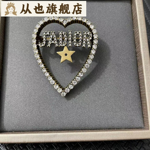 Congye letter bee brooch d family design niche pin for women 2 styles