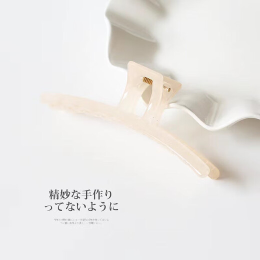 New style, simple and stylish, large, single-line clip, temperament, back of head, jelly color, shark clip, gray