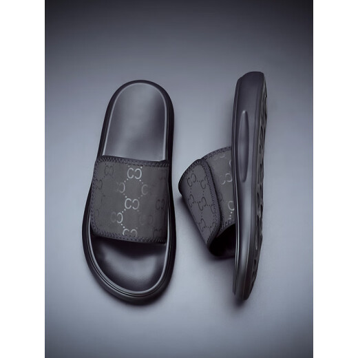 KLWP Slipper Herren Sommer 2025 Neue modische und vielseitige weiche Sohle Beachschuhe für Männer, die wasserdicht und abgenutzt sind und resistente Flip-Flops schwarz 6189 39
