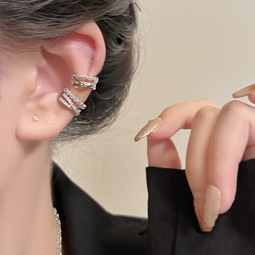 Platinum multi-layered ear cuffs, light luxury, super beautiful, high-end, cold style ear cuffs for women without pierced ears, rhinestone earrings, silver zircon ear cuffs (two)